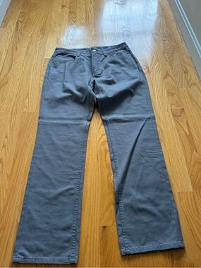 Vineyard Vines Men's Chino Pants in Gray